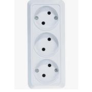 Розетка 3-м ОП Олимп с заземл. бел